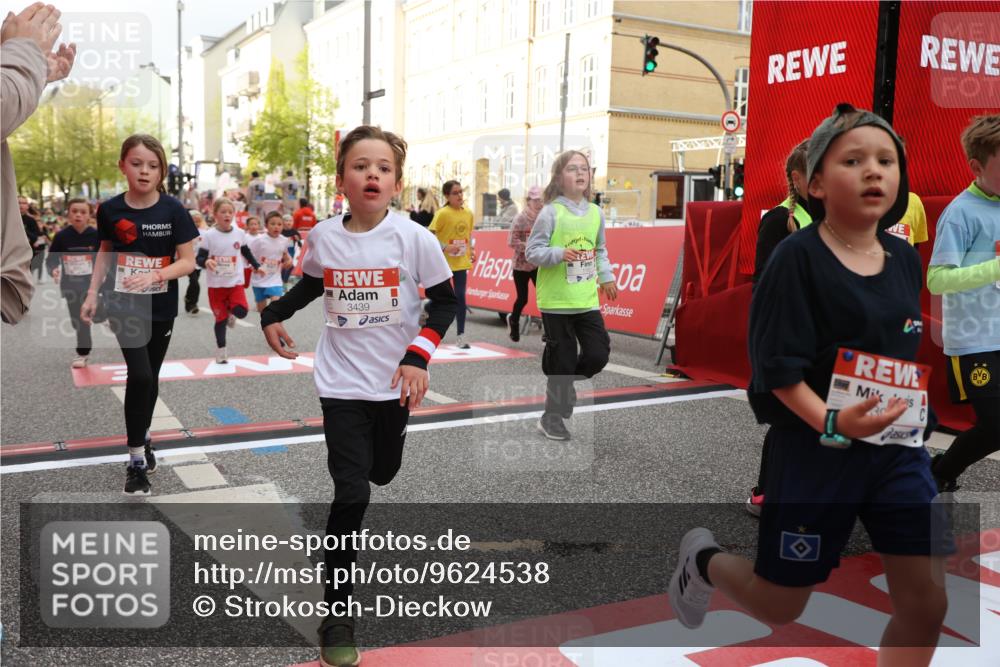25.04.2026 - Das Zehntel Strokosch-Dieckow http://msf.ph/oto/9624538 25.04.2026 08:57:14 Ziel 1141, 1152, 1170, 1262, 1561, 1583, 1590, 1691, 1713, 1854, 2233, 2237, 2239, 2270, 2292, 2294, 2491, 2778, 2858, 2860, 3048, 3052, 3073, 3393, 3439, 3453, 3495, 3552, 3688, 3930 meine-sportfotos.de