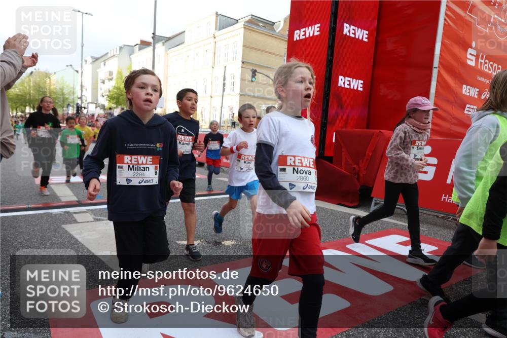 25.04.2026 - Das Zehntel Strokosch-Dieckow http://msf.ph/oto/9624650 25.04.2026 08:57:16 Ziel 1141, 1152, 1170, 1262, 1561, 1583, 1590, 1691, 1713, 1854, 2237, 2239, 2270, 2292, 2294, 2715, 2778, 2858, 2860, 3375, 3393, 3439, 3453, 3495, 3552, 3688, 3930, 4016, 4061, 4062 meine-sportfotos.de