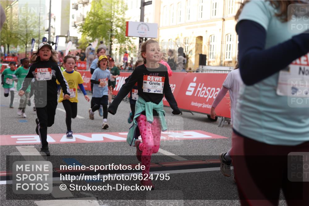 25.04.2026 - Das Zehntel Strokosch-Dieckow http://msf.ph/oto/9624795 25.04.2026 08:57:20 Ziel 1204, 1206, 1262, 1329, 1555, 1561, 1564, 1691, 1713, 1804, 2270, 2294, 2336, 2708, 2715, 2778, 2858, 2860, 2862, 3367, 3375, 3393, 3453, 3688, 3784, 4016, 4061, 4062 meine-sportfotos.de