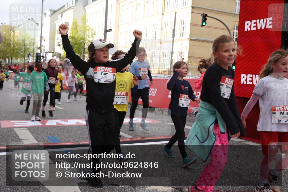 25.04.2026 - Das Zehntel Strokosch-Dieckow http://msf.ph/oto/9624846 25.04.2026 08:57:21 Ziel 1204, 1206, 1262, 1329, 1555, 1561, 1564, 1691, 1713, 1804, 2259, 2270, 2336, 2399, 2708, 2715, 2778, 2858, 2862, 3197, 3367, 3369, 3375, 3688, 3784, 4016, 4061, 4062 meine-sportfotos.de