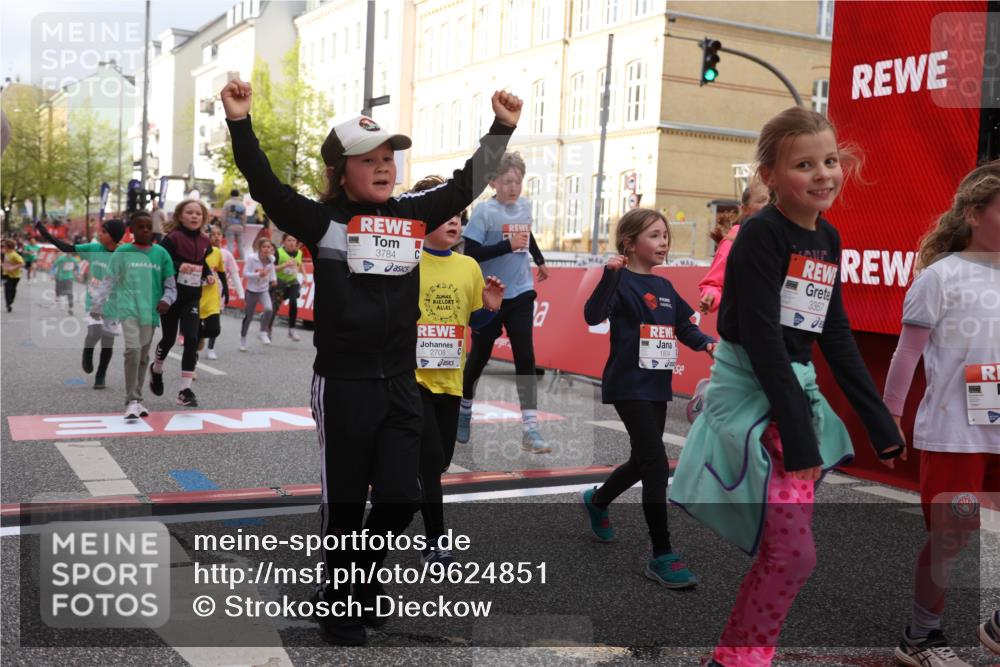 25.04.2026 - Das Zehntel Strokosch-Dieckow http://msf.ph/oto/9624851 25.04.2026 08:57:21 Ziel 1204, 1206, 1262, 1329, 1555, 1561, 1564, 1691, 1713, 1804, 2259, 2270, 2336, 2399, 2708, 2715, 2778, 2858, 2862, 3197, 3367, 3369, 3375, 3688, 3784, 4016, 4061, 4062 meine-sportfotos.de