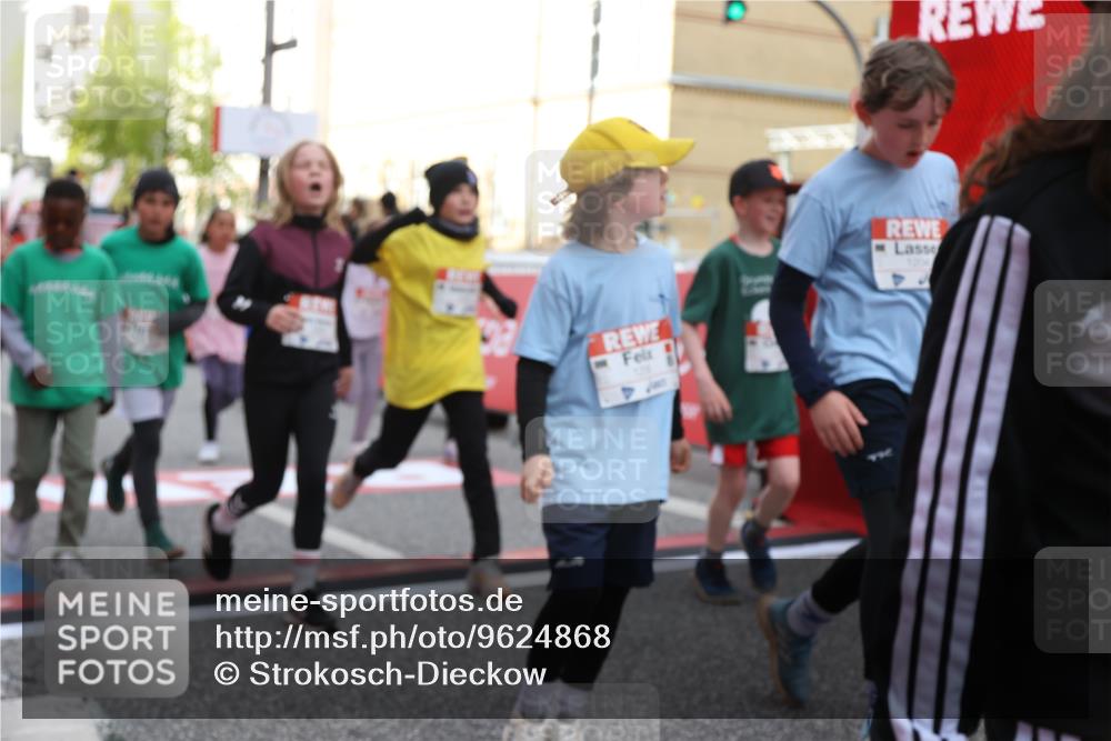 25.04.2026 - Das Zehntel Strokosch-Dieckow http://msf.ph/oto/9624868 25.04.2026 08:57:23 Ziel 1204, 1206, 1322, 1329, 1555, 1564, 1804, 1833, 2259, 2336, 2399, 2571, 2708, 2715, 2862, 3184, 3197, 3367, 3369, 3375, 3784, 4016, 4061, 4062 meine-sportfotos.de