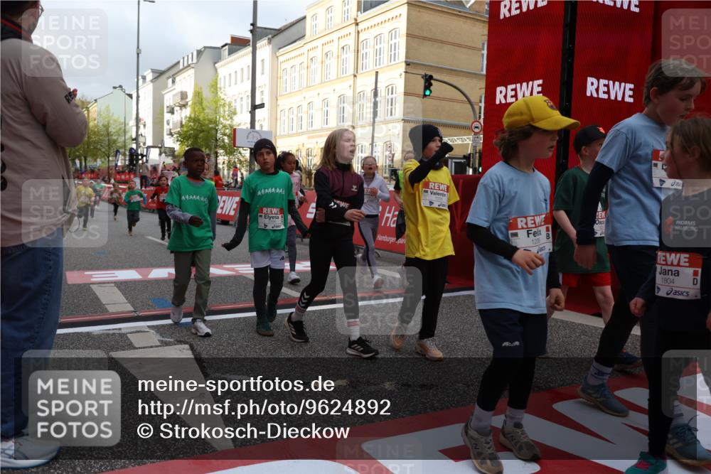 25.04.2026 - Das Zehntel Strokosch-Dieckow http://msf.ph/oto/9624892 25.04.2026 08:57:23 Ziel 1204, 1206, 1322, 1329, 1555, 1564, 1804, 1833, 2259, 2336, 2399, 2571, 2708, 2715, 2862, 3184, 3197, 3367, 3369, 3375, 3784, 4016, 4061, 4062 meine-sportfotos.de