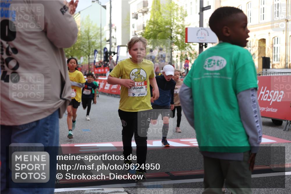 25.04.2026 - Das Zehntel Strokosch-Dieckow http://msf.ph/oto/9624950 25.04.2026 08:57:27 Ziel 1204, 1206, 1322, 1329, 1555, 1557, 1564, 1566, 1734, 1814, 1833, 1905, 2247, 2259, 2274, 2399, 2443, 2571, 2805, 2835, 3184, 3197, 3369 meine-sportfotos.de