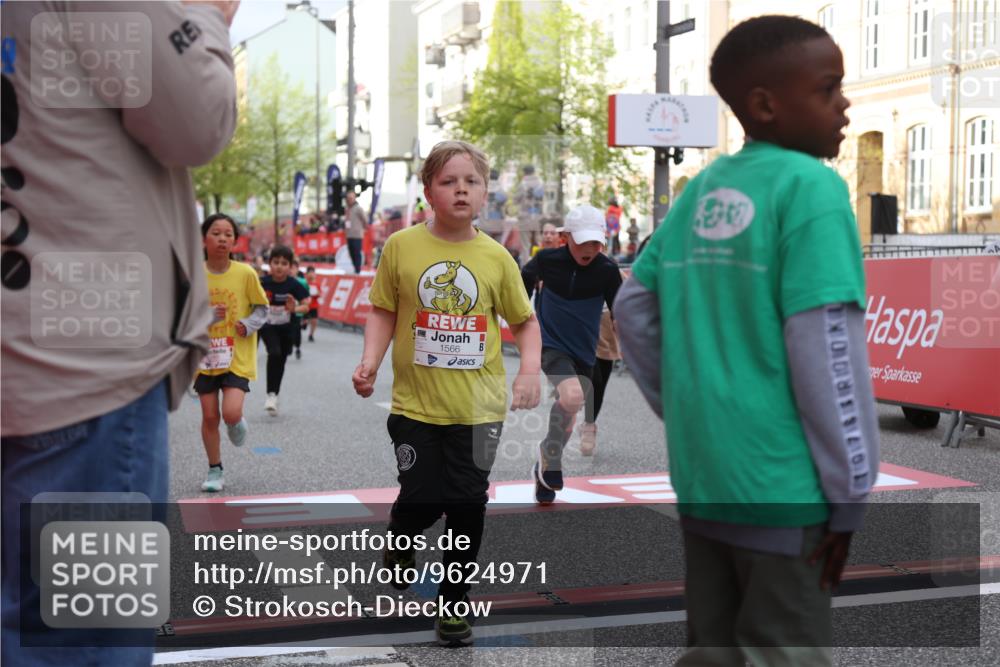 25.04.2026 - Das Zehntel Strokosch-Dieckow http://msf.ph/oto/9624971 25.04.2026 08:57:28 Ziel 1318, 1322, 1329, 1555, 1557, 1564, 1566, 1734, 1814, 1833, 1905, 2247, 2259, 2274, 2399, 2443, 2512, 2522, 2571, 2799, 2805, 2835, 3184, 3197, 3369 meine-sportfotos.de