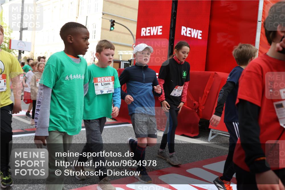 25.04.2026 - Das Zehntel Strokosch-Dieckow http://msf.ph/oto/9624978 25.04.2026 08:57:29 Ziel 1318, 1322, 1557, 1566, 1734, 1814, 1833, 1905, 2247, 2259, 2274, 2399, 2435, 2443, 2512, 2522, 2571, 2799, 2805, 2835, 2979, 3184, 3197, 3369 meine-sportfotos.de
