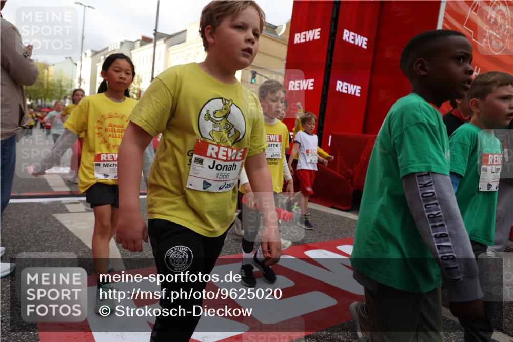 25.04.2026 - Das Zehntel Strokosch-Dieckow http://msf.ph/oto/9625020 25.04.2026 08:57:31 Ziel 1318, 1557, 1566, 1734, 1814, 1833, 1905, 2247, 2274, 2435, 2443, 2512, 2522, 2571, 2799, 2805, 2835, 2979, 3274, 3556 meine-sportfotos.de