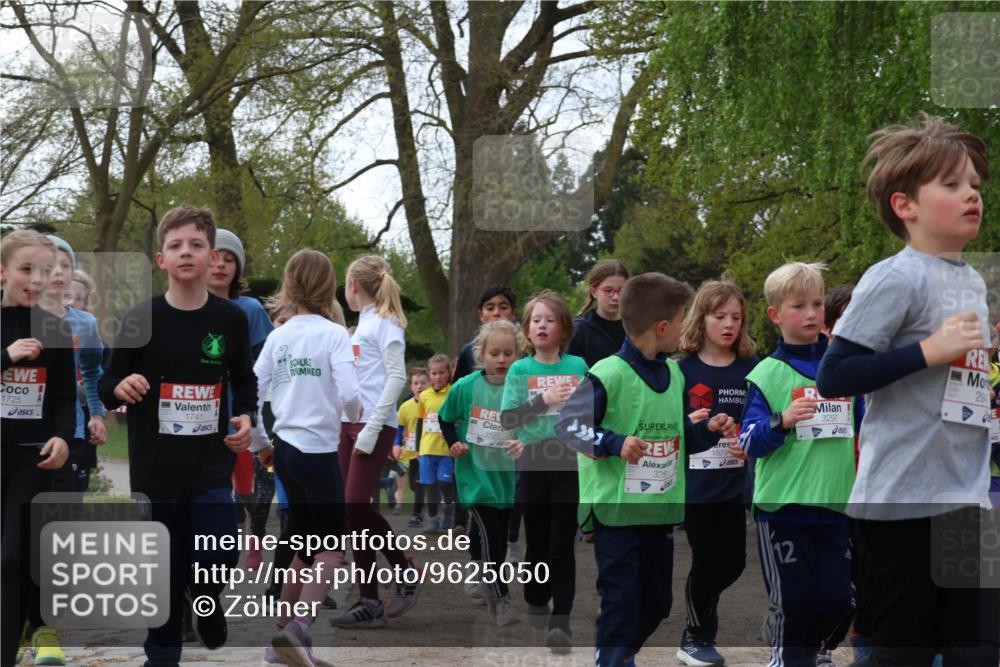 25.04.2026 - Das Zehntel Zöllner http://msf.ph/oto/9625050 25.04.2026 07:44:03 Laufen 1725, 1741, 2423, 3297, 1829, 328, 12, 290 meine-sportfotos.de