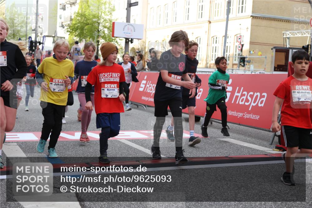 25.04.2026 - Das Zehntel Strokosch-Dieckow http://msf.ph/oto/9625093 25.04.2026 08:57:36 Ziel 1280, 1299, 1318, 1563, 2076, 2393, 2429, 2435, 2512, 2522, 2537, 2563, 2629, 2651, 2674, 2799, 2802, 2816, 2970, 2979, 3029, 3047, 3068, 3122, 3274, 3556, 3558, 3566, 3577, 4071 meine-sportfotos.de