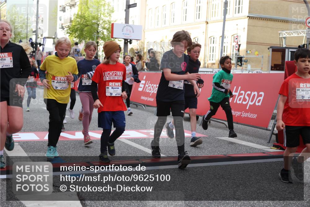 25.04.2026 - Das Zehntel Strokosch-Dieckow http://msf.ph/oto/9625100 25.04.2026 08:57:36 Ziel 1280, 1299, 1318, 1563, 2076, 2393, 2429, 2435, 2512, 2522, 2537, 2563, 2629, 2651, 2674, 2799, 2802, 2816, 2970, 2979, 3029, 3047, 3068, 3122, 3274, 3556, 3558, 3566, 3577, 4071 meine-sportfotos.de