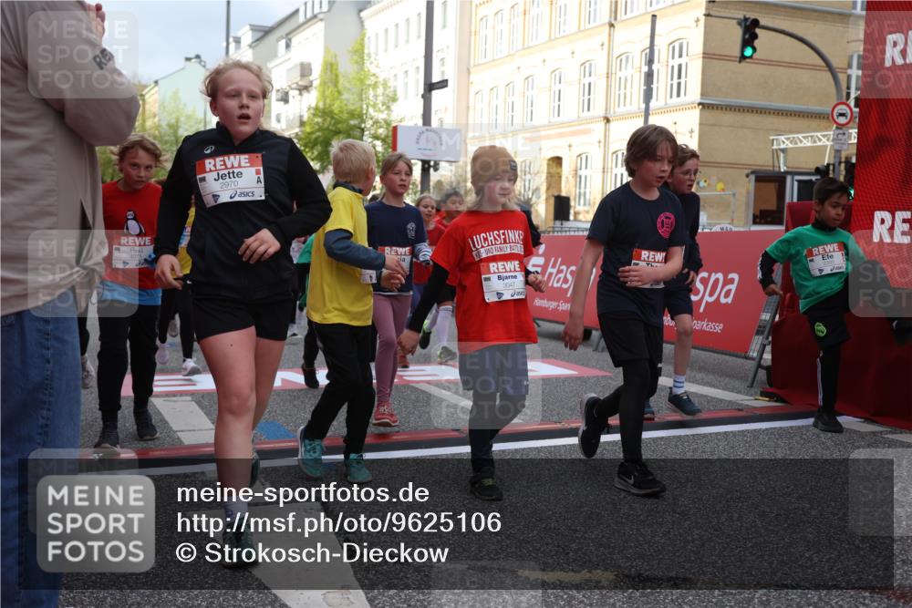 25.04.2026 - Das Zehntel Strokosch-Dieckow http://msf.ph/oto/9625106 25.04.2026 08:57:36 Ziel 1280, 1299, 1318, 1563, 2076, 2393, 2429, 2435, 2512, 2522, 2537, 2563, 2629, 2651, 2674, 2799, 2802, 2816, 2970, 2979, 3029, 3047, 3068, 3122, 3274, 3556, 3558, 3566, 3577, 4071 meine-sportfotos.de