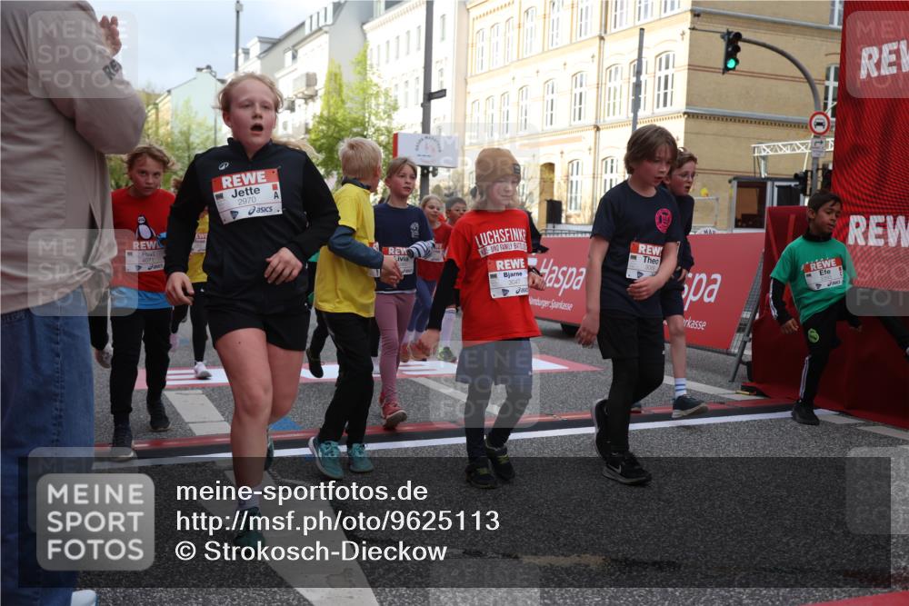 25.04.2026 - Das Zehntel Strokosch-Dieckow http://msf.ph/oto/9625113 25.04.2026 08:57:36 Ziel 1280, 1299, 1318, 1563, 2076, 2393, 2429, 2435, 2512, 2522, 2537, 2563, 2629, 2651, 2674, 2799, 2802, 2816, 2970, 2979, 3029, 3047, 3068, 3122, 3274, 3556, 3558, 3566, 3577, 4071 meine-sportfotos.de
