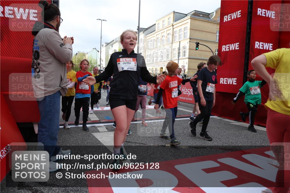 25.04.2026 - Das Zehntel Strokosch-Dieckow http://msf.ph/oto/9625128 25.04.2026 08:57:37 Ziel 1259, 1280, 1299, 1563, 2076, 2393, 2429, 2435, 2537, 2563, 2629, 2651, 2674, 2710, 2802, 2816, 2970, 2979, 3029, 3047, 3068, 3122, 3274, 3556, 3558, 3566, 3577, 3657, 4071 meine-sportfotos.de