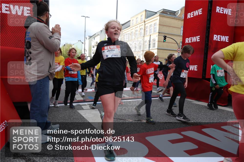 25.04.2026 - Das Zehntel Strokosch-Dieckow http://msf.ph/oto/9625143 25.04.2026 08:57:37 Ziel 1259, 1280, 1299, 1563, 2076, 2393, 2429, 2435, 2537, 2563, 2629, 2651, 2674, 2710, 2802, 2816, 2970, 2979, 3029, 3047, 3068, 3122, 3274, 3556, 3558, 3566, 3577, 3657, 4071 meine-sportfotos.de