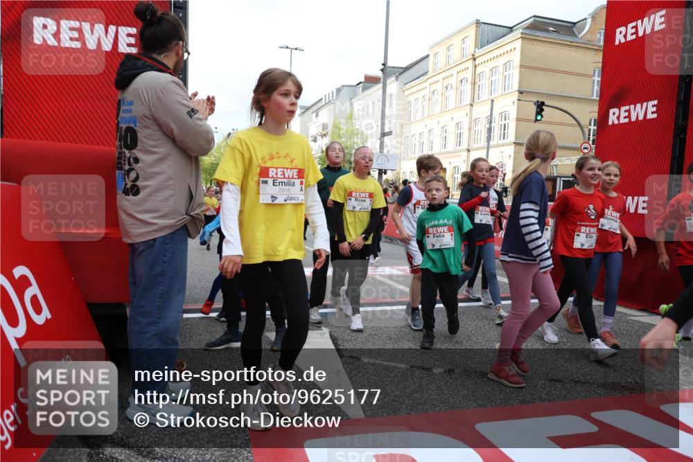 25.04.2026 - Das Zehntel Strokosch-Dieckow http://msf.ph/oto/9625177 25.04.2026 08:57:38 Ziel 1085, 1259, 1280, 1299, 1563, 1993, 2076, 2393, 2429, 2537, 2563, 2629, 2651, 2674, 2710, 2802, 2816, 2970, 3029, 3047, 3068, 3122, 3274, 3420, 3556, 3558, 3566, 3577, 3657, 4071 meine-sportfotos.de