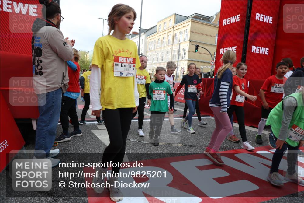 25.04.2026 - Das Zehntel Strokosch-Dieckow http://msf.ph/oto/9625201 25.04.2026 08:57:39 Ziel 1085, 1259, 1280, 1299, 1313, 1563, 1815, 1993, 1998, 2076, 2393, 2429, 2537, 2563, 2629, 2651, 2674, 2710, 2802, 2816, 2818, 2970, 3029, 3047, 3068, 3122, 3274, 3420, 3556, 3558, 3566, 3577, 3657, 3904, 4071 meine-sportfotos.de