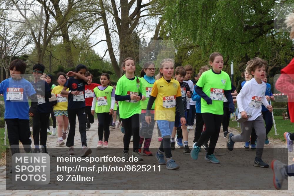 25.04.2026 - Das Zehntel Zöllner http://msf.ph/oto/9625211 25.04.2026 07:44:13 Laufen 2124, 1951 meine-sportfotos.de