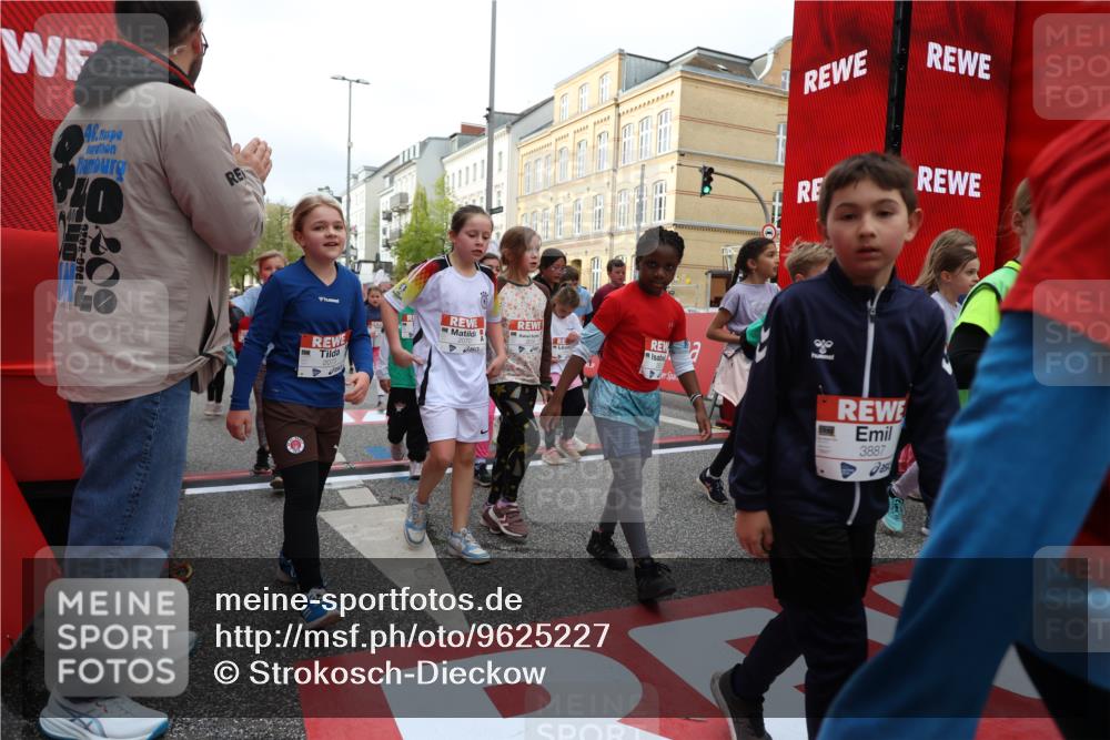 25.04.2026 - Das Zehntel Strokosch-Dieckow http://msf.ph/oto/9625227 25.04.2026 08:57:48 Ziel 1088, 1191, 1192, 1292, 1397, 1747, 2020, 2038, 2070, 2073, 2253, 2405, 2436, 2438, 2444, 2462, 2480, 2523, 2621, 2747, 2749, 2941, 2951, 2953, 2963, 3005, 3193, 3254, 3315, 3444, 3812, 3884, 3887, 3966, 3972, 4033, 4034 meine-sportfotos.de