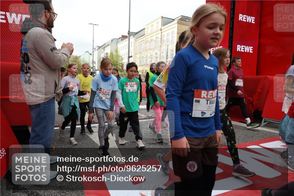 25.04.2026 - Das Zehntel Strokosch-Dieckow http://msf.ph/oto/9625257 25.04.2026 08:57:50 Ziel 1088, 1189, 1191, 1192, 1196, 1292, 1468, 1747, 2038, 2070, 2073, 2253, 2405, 2436, 2444, 2446, 2479, 2480, 2486, 2523, 2621, 2664, 2749, 2941, 2951, 2953, 2963, 3195, 3211, 3254, 3315, 3444, 3515, 3884, 3887, 3966, 3972, 4033, 4034 meine-sportfotos.de