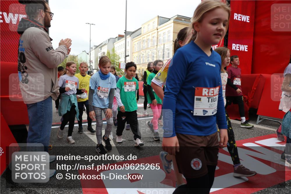 25.04.2026 - Das Zehntel Strokosch-Dieckow http://msf.ph/oto/9625265 25.04.2026 08:57:50 Ziel 1088, 1189, 1191, 1192, 1196, 1292, 1468, 1747, 2038, 2070, 2073, 2253, 2405, 2436, 2444, 2446, 2479, 2480, 2486, 2523, 2621, 2664, 2749, 2941, 2951, 2953, 2963, 3195, 3211, 3254, 3315, 3444, 3515, 3884, 3887, 3966, 3972, 4033, 4034 meine-sportfotos.de