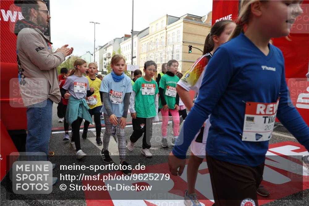 25.04.2026 - Das Zehntel Strokosch-Dieckow http://msf.ph/oto/9625279 25.04.2026 08:57:50 Ziel 1088, 1189, 1191, 1192, 1196, 1292, 1468, 1747, 2038, 2070, 2073, 2253, 2405, 2436, 2444, 2446, 2479, 2480, 2486, 2523, 2621, 2664, 2749, 2941, 2951, 2953, 2963, 3195, 3211, 3254, 3315, 3444, 3515, 3884, 3887, 3966, 3972, 4033, 4034 meine-sportfotos.de
