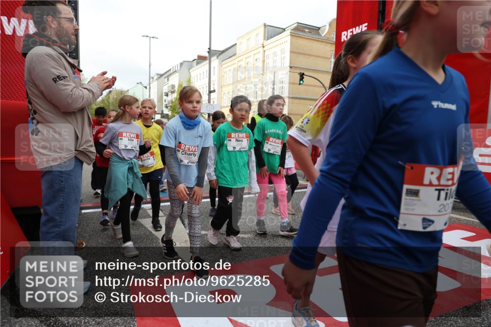 25.04.2026 - Das Zehntel Strokosch-Dieckow http://msf.ph/oto/9625285 25.04.2026 08:57:50 Ziel 1088, 1189, 1191, 1192, 1196, 1292, 1468, 1747, 2038, 2070, 2073, 2253, 2405, 2436, 2444, 2446, 2479, 2480, 2486, 2523, 2621, 2664, 2749, 2941, 2951, 2953, 2963, 3195, 3211, 3254, 3315, 3444, 3515, 3884, 3887, 3966, 3972, 4033, 4034 meine-sportfotos.de