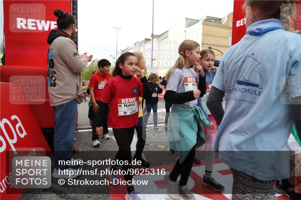 25.04.2026 - Das Zehntel Strokosch-Dieckow http://msf.ph/oto/9625316 25.04.2026 08:57:52 Ziel 1088, 1189, 1191, 1192, 1196, 1292, 1338, 1468, 1579, 1585, 1747, 1826, 2038, 2073, 2405, 2436, 2444, 2446, 2479, 2480, 2486, 2523, 2664, 2749, 2941, 2953, 2963, 3195, 3211, 3254, 3444, 3515, 3884, 3966, 3972, 4033, 4034, 4065 meine-sportfotos.de