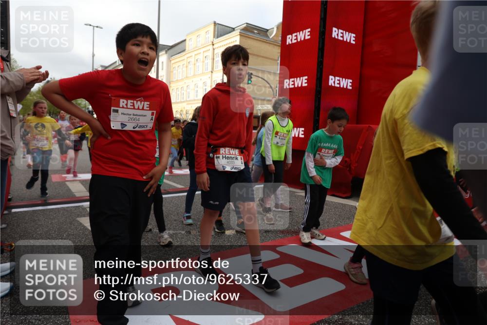 25.04.2026 - Das Zehntel Strokosch-Dieckow http://msf.ph/oto/9625337 25.04.2026 08:57:54 Ziel 1035, 1052, 1088, 1189, 1192, 1196, 1292, 1338, 1468, 1573, 1579, 1580, 1582, 1585, 1747, 1826, 2026, 2446, 2479, 2486, 2523, 2562, 2583, 2664, 2734, 2737, 2749, 2941, 2953, 2963, 3195, 3211, 3254, 3515, 3884, 3939, 4033, 4034, 4064, 4065, 4072 meine-sportfotos.de