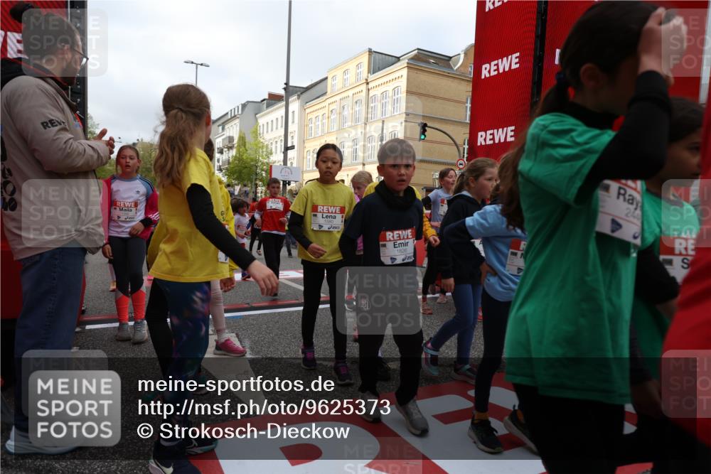 25.04.2026 - Das Zehntel Strokosch-Dieckow http://msf.ph/oto/9625373 25.04.2026 08:57:57 Ziel 1035, 1052, 1189, 1196, 1290, 1338, 1468, 1573, 1579, 1580, 1582, 1585, 1654, 1763, 1820, 1826, 1895, 1909, 2026, 2446, 2479, 2486, 2562, 2583, 2664, 2734, 2737, 2852, 3195, 3211, 3515, 3660, 3939, 3944, 4018, 4064, 4065, 4072 meine-sportfotos.de