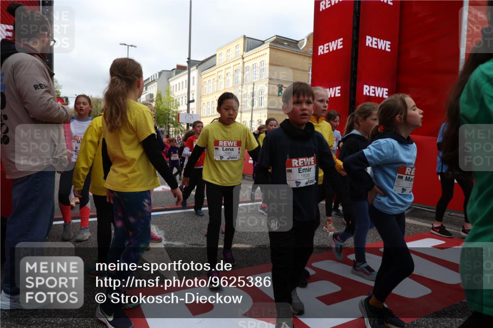 25.04.2026 - Das Zehntel Strokosch-Dieckow http://msf.ph/oto/9625386 25.04.2026 08:57:57 Ziel 1035, 1052, 1189, 1196, 1290, 1338, 1468, 1573, 1579, 1580, 1582, 1585, 1654, 1763, 1820, 1826, 1895, 1909, 2026, 2446, 2479, 2486, 2562, 2583, 2664, 2734, 2737, 2852, 3195, 3211, 3515, 3660, 3939, 3944, 4018, 4064, 4065, 4072 meine-sportfotos.de