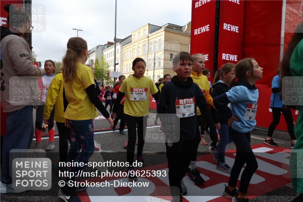 25.04.2026 - Das Zehntel Strokosch-Dieckow http://msf.ph/oto/9625393 25.04.2026 08:57:57 Ziel 1035, 1052, 1189, 1196, 1290, 1338, 1468, 1573, 1579, 1580, 1582, 1585, 1654, 1763, 1820, 1826, 1895, 1909, 2026, 2446, 2479, 2486, 2562, 2583, 2664, 2734, 2737, 2852, 3195, 3211, 3515, 3660, 3939, 3944, 4018, 4064, 4065, 4072 meine-sportfotos.de
