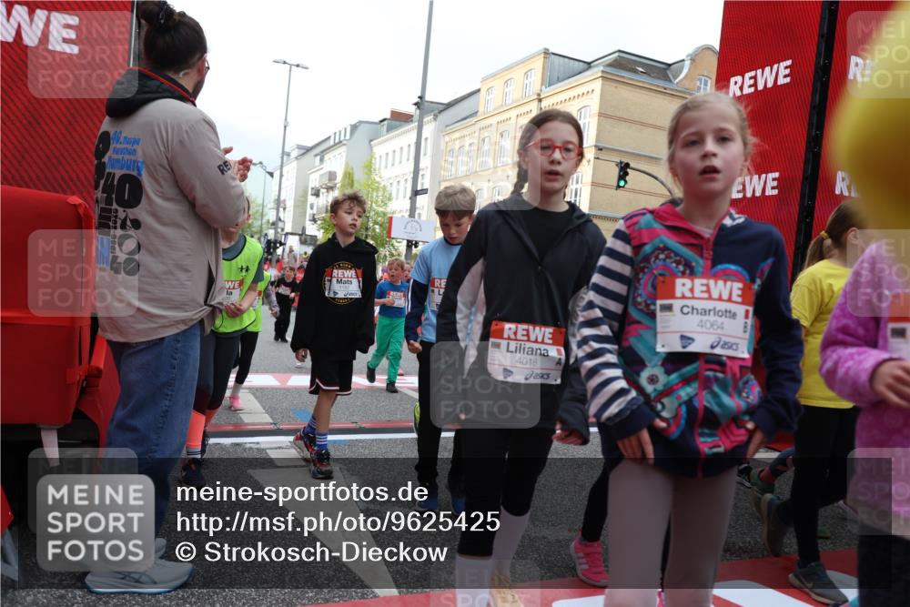 25.04.2026 - Das Zehntel Strokosch-Dieckow http://msf.ph/oto/9625425 25.04.2026 08:58:03 Ziel 1176, 1182, 1271, 1290, 1339, 1654, 1763, 1820, 1895, 1909, 1924, 1946, 1986, 1991, 2550, 2753, 2755, 2762, 2819, 2852, 2920, 3038, 3064, 3226, 3256, 3456, 3655, 3660, 3730, 3938, 3944, 4018 meine-sportfotos.de