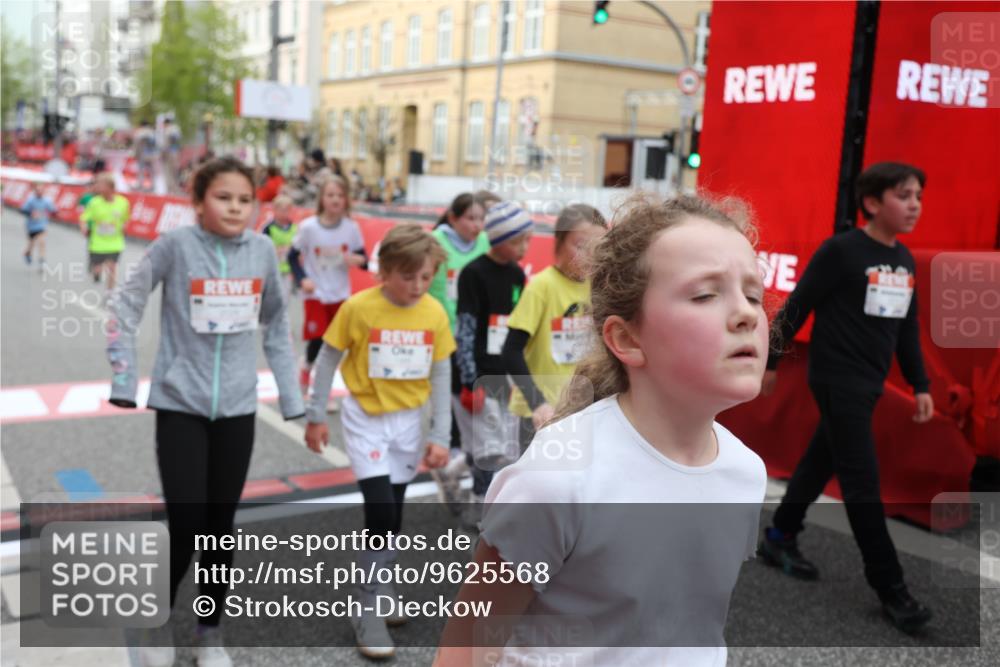 25.04.2026 - Das Zehntel Strokosch-Dieckow http://msf.ph/oto/9625568 25.04.2026 08:58:12 Ziel 1075, 1556, 1674, 1725, 1741, 1748, 1965, 1988, 2028, 2165, 2258, 2311, 2489, 2538, 2908, 2917, 2921, 3324, 3581, 3666, 3755, 4056 meine-sportfotos.de