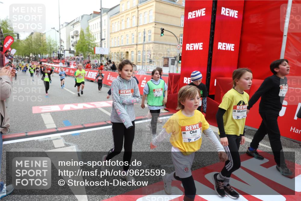 25.04.2026 - Das Zehntel Strokosch-Dieckow http://msf.ph/oto/9625599 25.04.2026 08:58:14 Ziel 1075, 1188, 1556, 1674, 1725, 1741, 1748, 1896, 1965, 1988, 2028, 2258, 2311, 2477, 2489, 2908, 2917, 3324, 3581, 3666, 4056 meine-sportfotos.de
