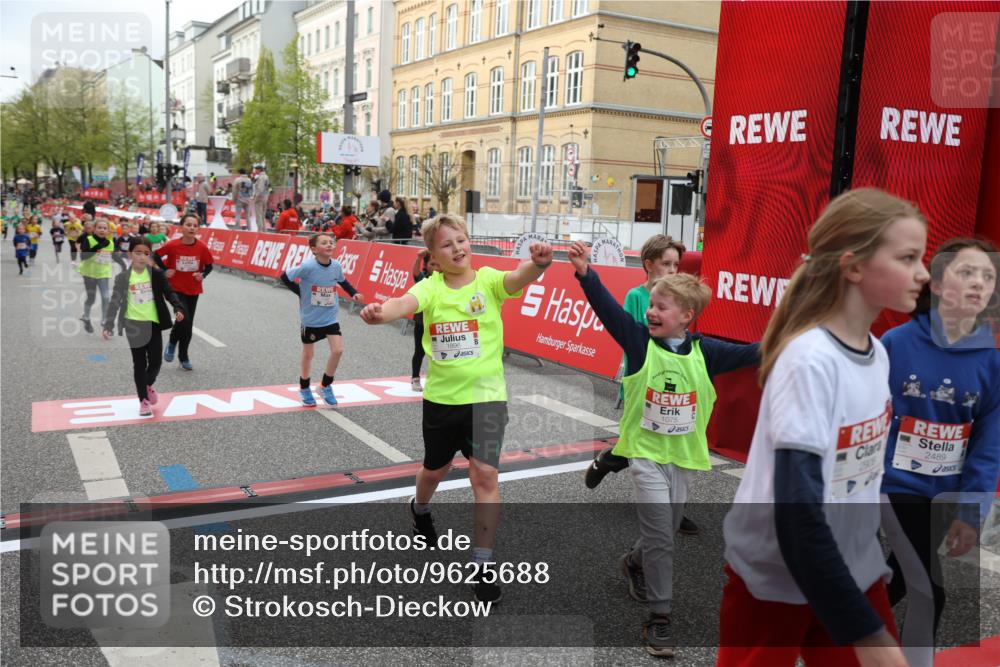 25.04.2026 - Das Zehntel Strokosch-Dieckow http://msf.ph/oto/9625688 25.04.2026 08:58:16 Ziel 1075, 1188, 1556, 1674, 1896, 1988, 2028, 2205, 2311, 2477, 2489, 2662, 2908, 3187, 3324, 3705 meine-sportfotos.de