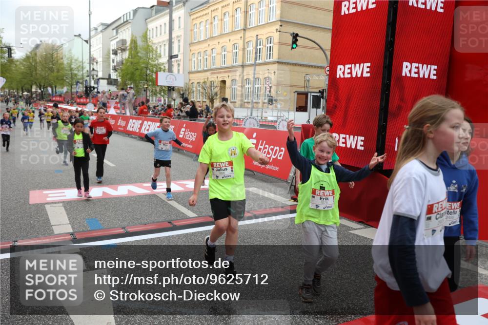 25.04.2026 - Das Zehntel Strokosch-Dieckow http://msf.ph/oto/9625712 25.04.2026 08:58:16 Ziel 1075, 1188, 1556, 1674, 1896, 1988, 2028, 2205, 2311, 2477, 2489, 2662, 2908, 3187, 3324, 3705 meine-sportfotos.de
