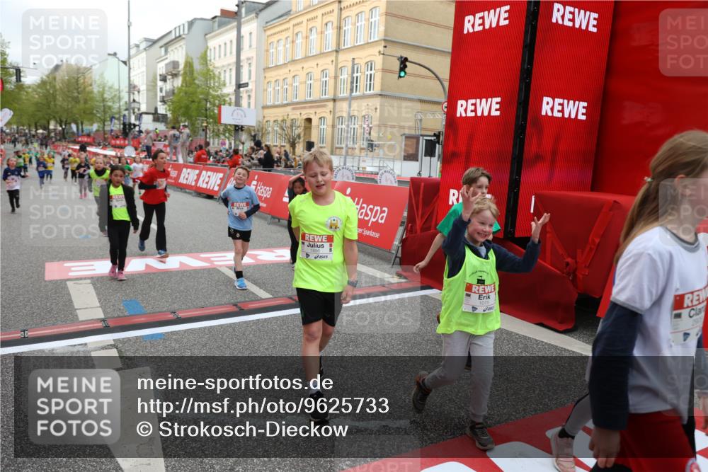 25.04.2026 - Das Zehntel Strokosch-Dieckow http://msf.ph/oto/9625733 25.04.2026 08:58:16 Ziel 1075, 1188, 1556, 1674, 1896, 1988, 2028, 2205, 2311, 2477, 2489, 2662, 2908, 3187, 3324, 3705 meine-sportfotos.de