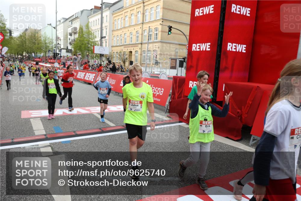 25.04.2026 - Das Zehntel Strokosch-Dieckow http://msf.ph/oto/9625740 25.04.2026 08:58:17 Ziel 1075, 1188, 1556, 1674, 1896, 1988, 2205, 2477, 2489, 2662, 2908, 3187, 3324, 3705 meine-sportfotos.de