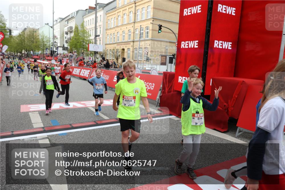 25.04.2026 - Das Zehntel Strokosch-Dieckow http://msf.ph/oto/9625747 25.04.2026 08:58:17 Ziel 1075, 1188, 1556, 1674, 1896, 1988, 2205, 2477, 2489, 2662, 2908, 3187, 3324, 3705 meine-sportfotos.de