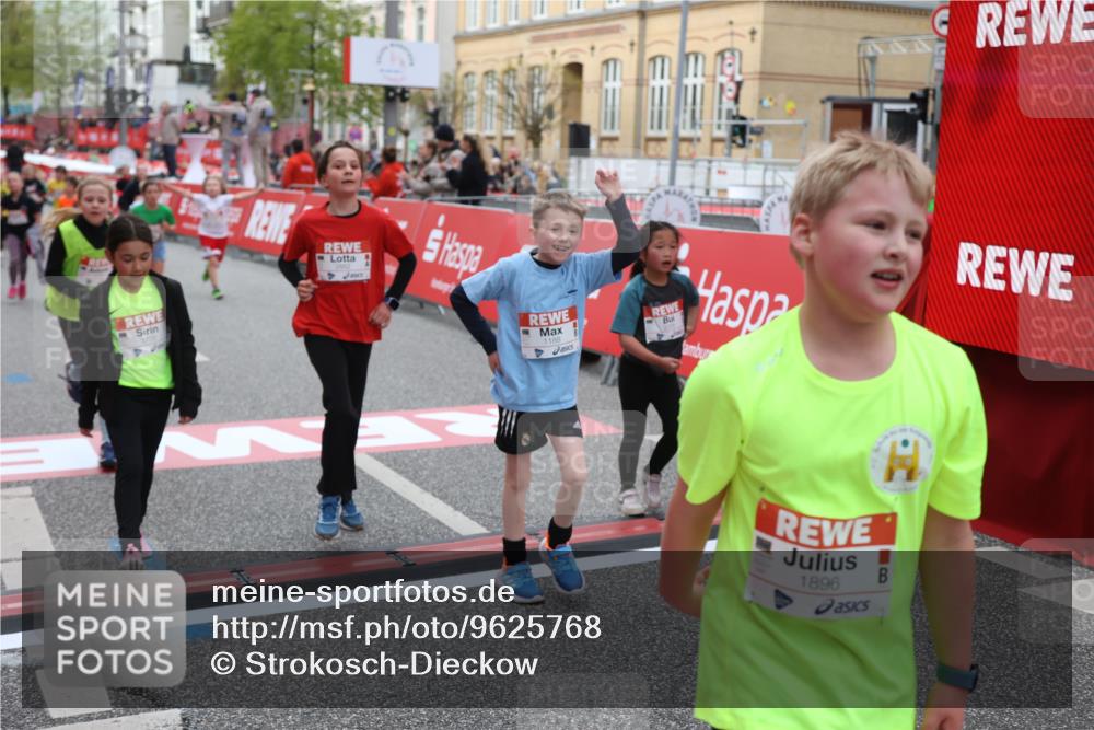 25.04.2026 - Das Zehntel Strokosch-Dieckow http://msf.ph/oto/9625768 25.04.2026 08:58:18 Ziel 1075, 1188, 1668, 1896, 2205, 2477, 2489, 2662, 2908, 3187, 3324, 3705, 3758 meine-sportfotos.de