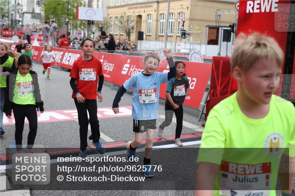 25.04.2026 - Das Zehntel Strokosch-Dieckow http://msf.ph/oto/9625776 25.04.2026 08:58:18 Ziel 1075, 1188, 1668, 1896, 2205, 2477, 2489, 2662, 2908, 3187, 3324, 3705, 3758 meine-sportfotos.de