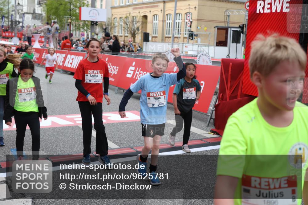 25.04.2026 - Das Zehntel Strokosch-Dieckow http://msf.ph/oto/9625781 25.04.2026 08:58:18 Ziel 1075, 1188, 1668, 1896, 2205, 2477, 2489, 2662, 2908, 3187, 3324, 3705, 3758 meine-sportfotos.de