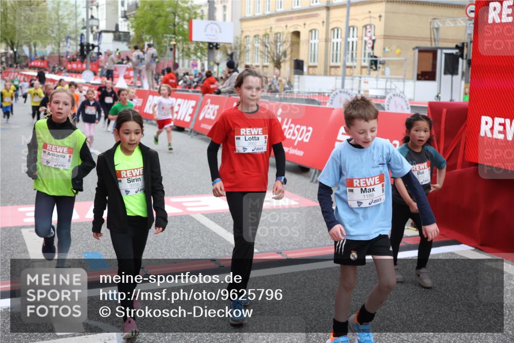 25.04.2026 - Das Zehntel Strokosch-Dieckow http://msf.ph/oto/9625796 25.04.2026 08:58:18 Ziel 1075, 1188, 1668, 1896, 2205, 2477, 2489, 2662, 2908, 3187, 3324, 3705, 3758 meine-sportfotos.de