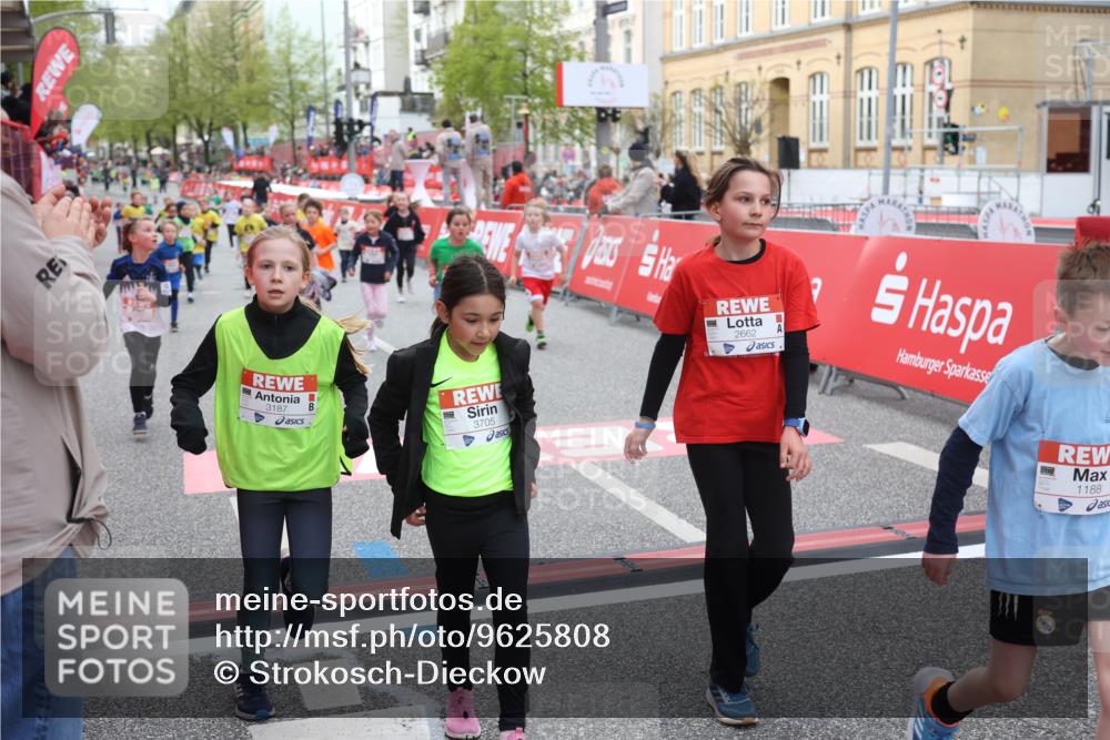 25.04.2026 - Das Zehntel Strokosch-Dieckow http://msf.ph/oto/9625808 25.04.2026 08:58:19 Ziel 1075, 1188, 1668, 1896, 2205, 2477, 2662, 2908, 3187, 3473, 3499, 3591, 3705, 3758 meine-sportfotos.de
