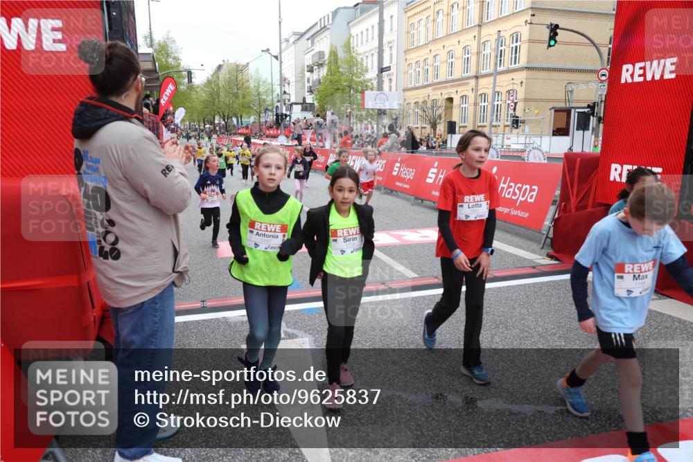 25.04.2026 - Das Zehntel Strokosch-Dieckow http://msf.ph/oto/9625837 25.04.2026 08:58:19 Ziel 1075, 1188, 1668, 1896, 2205, 2477, 2662, 2908, 3187, 3473, 3499, 3591, 3705, 3758 meine-sportfotos.de