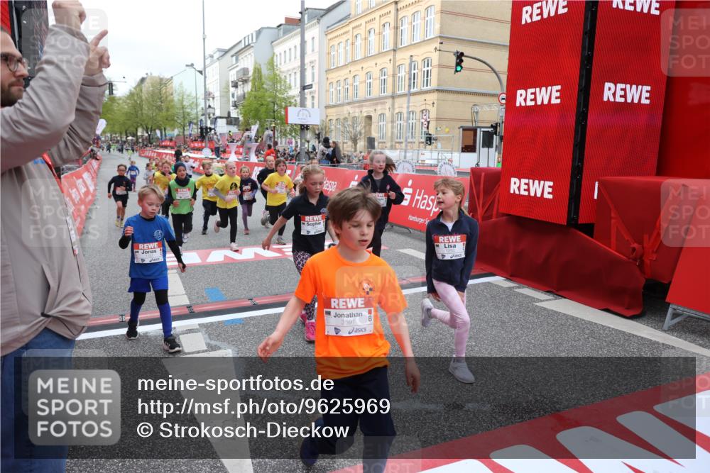 25.04.2026 - Das Zehntel Strokosch-Dieckow http://msf.ph/oto/9625969 25.04.2026 08:58:23 Ziel 1244, 1255, 1571, 1588, 1668, 1673, 1757, 1938, 1951, 1967, 1972, 2185, 2205, 2216, 2416, 2662, 2773, 2790, 3187, 3276, 3473, 3499, 3591, 3705, 3758, 3795, 3855, 3898 meine-sportfotos.de