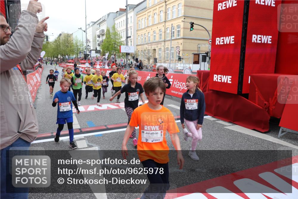 25.04.2026 - Das Zehntel Strokosch-Dieckow http://msf.ph/oto/9625978 25.04.2026 08:58:23 Ziel 1244, 1255, 1571, 1588, 1668, 1673, 1757, 1938, 1951, 1967, 1972, 2185, 2205, 2216, 2416, 2662, 2773, 2790, 3187, 3276, 3473, 3499, 3591, 3705, 3758, 3795, 3855, 3898 meine-sportfotos.de
