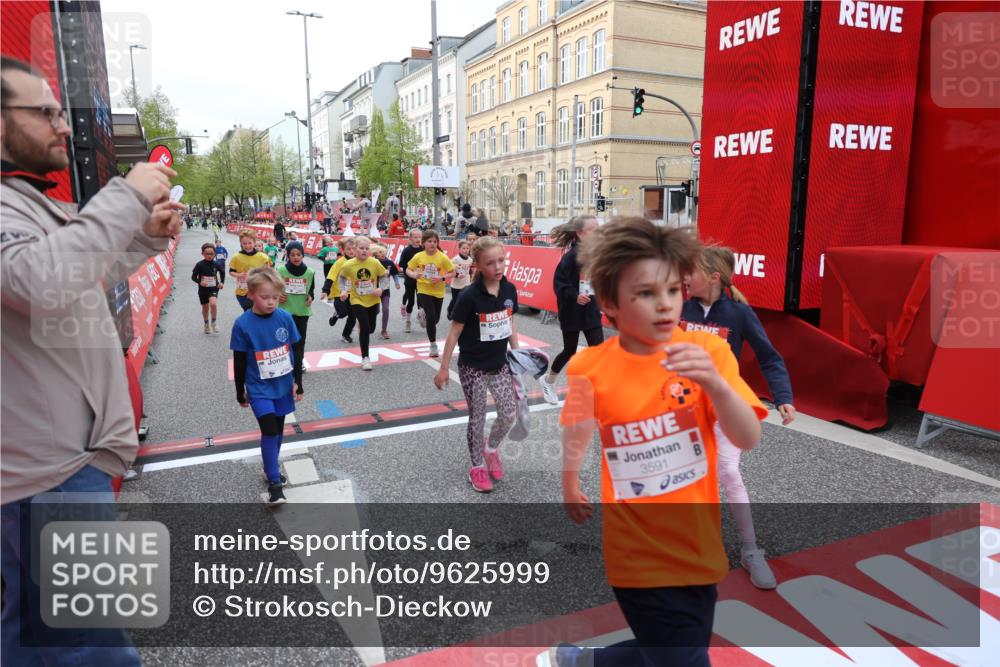25.04.2026 - Das Zehntel Strokosch-Dieckow http://msf.ph/oto/9625999 25.04.2026 08:58:23 Ziel 1244, 1255, 1571, 1588, 1668, 1673, 1757, 1938, 1951, 1967, 1972, 2185, 2205, 2216, 2416, 2662, 2773, 2790, 3187, 3276, 3473, 3499, 3591, 3705, 3758, 3795, 3855, 3898 meine-sportfotos.de