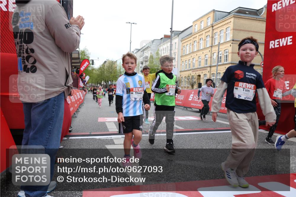 25.04.2026 - Das Zehntel Strokosch-Dieckow http://msf.ph/oto/9627093 25.04.2026 09:00:50 Ziel 1119, 1143, 1355, 1704, 1843, 1918, 1971, 2192, 2226, 2379, 2425, 2458, 2694, 2698, 2840, 3027, 3079, 3085, 3296, 3436, 3744, 3766 meine-sportfotos.de