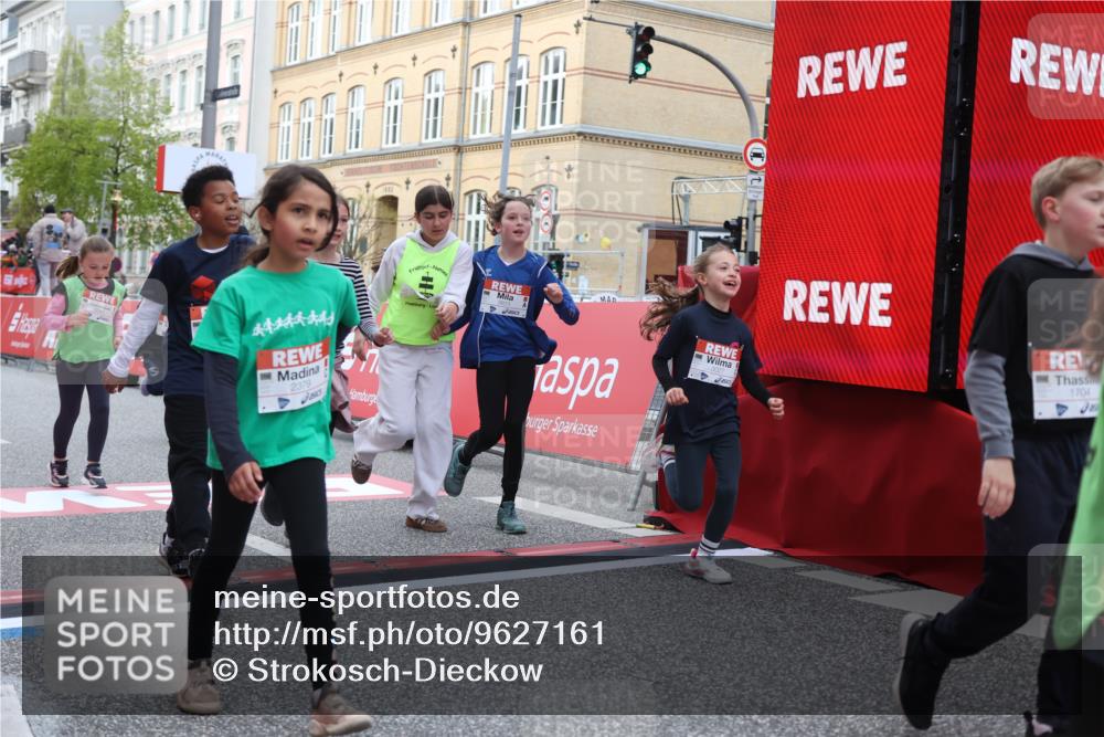 25.04.2026 - Das Zehntel Strokosch-Dieckow http://msf.ph/oto/9627161 25.04.2026 09:00:53 Ziel 1119, 1146, 1355, 1704, 1843, 1865, 1918, 1936, 2188, 2226, 2379, 2694, 2698, 2840, 3016, 3026, 3027, 3085, 3290, 3291, 3296, 3744, 3766, 3832, 3833 meine-sportfotos.de